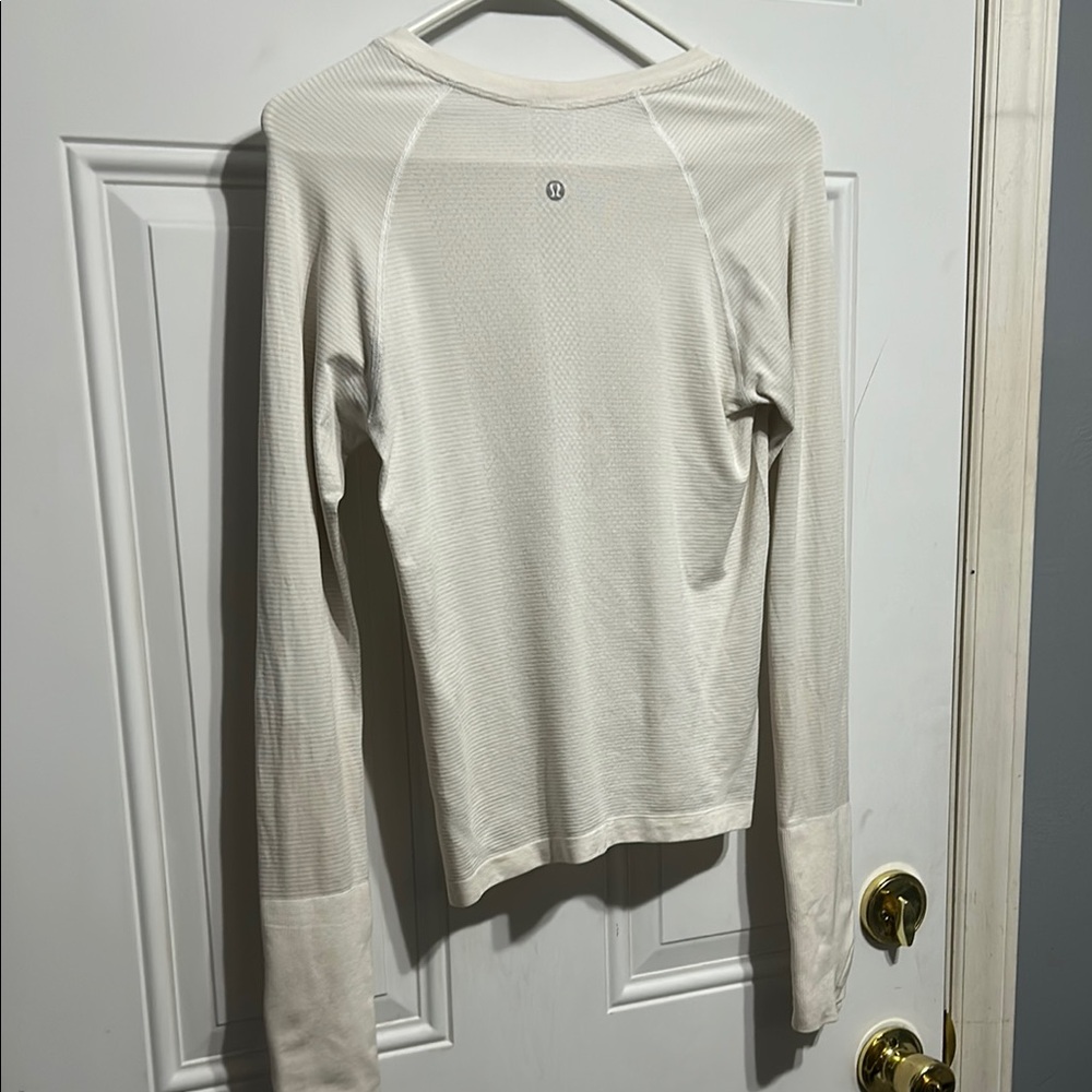 Lululemon Athletica Cream Fitted Long Sleeve Tee - Picture 2 of 9